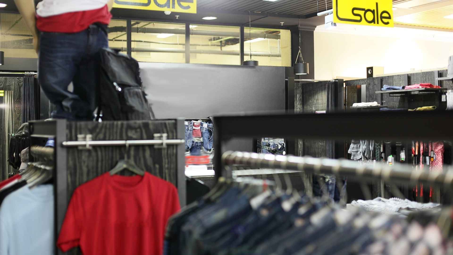 כיצד למצוא חנות בגדים ממותגים במחיר סביר